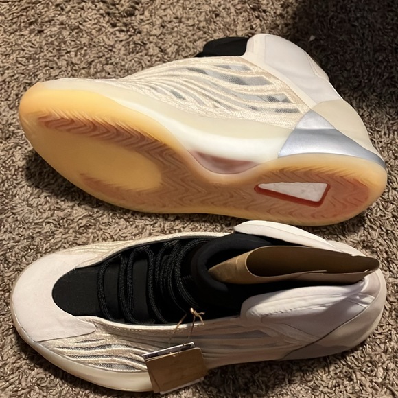 Yeezy QNTM 9.5 NWT in box
Purchased June 2023
MISTSL BASKETBALL SHOES - Picture 3 of 8